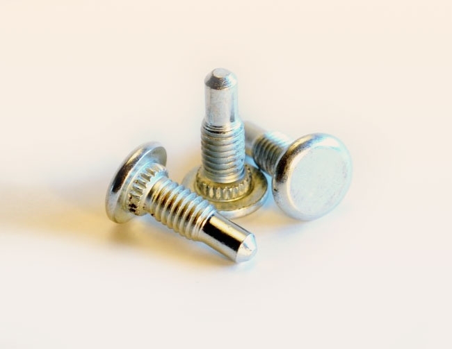 Special flat head screw for the automotive industry